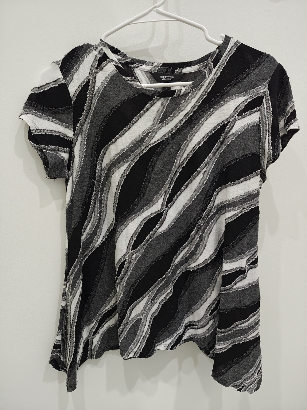 Simply Vera Vera Wang Black & Gray Wave-Print Short Sleeve Top